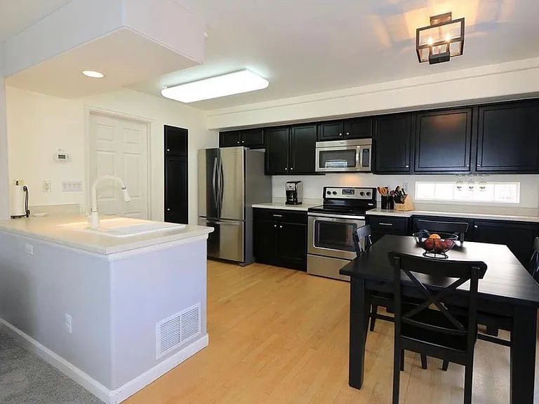 4350 Lyndenwood Cir — Photo 3