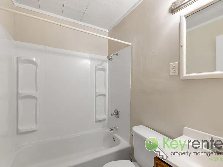 E Whitney Ln Duplex — Photo 16