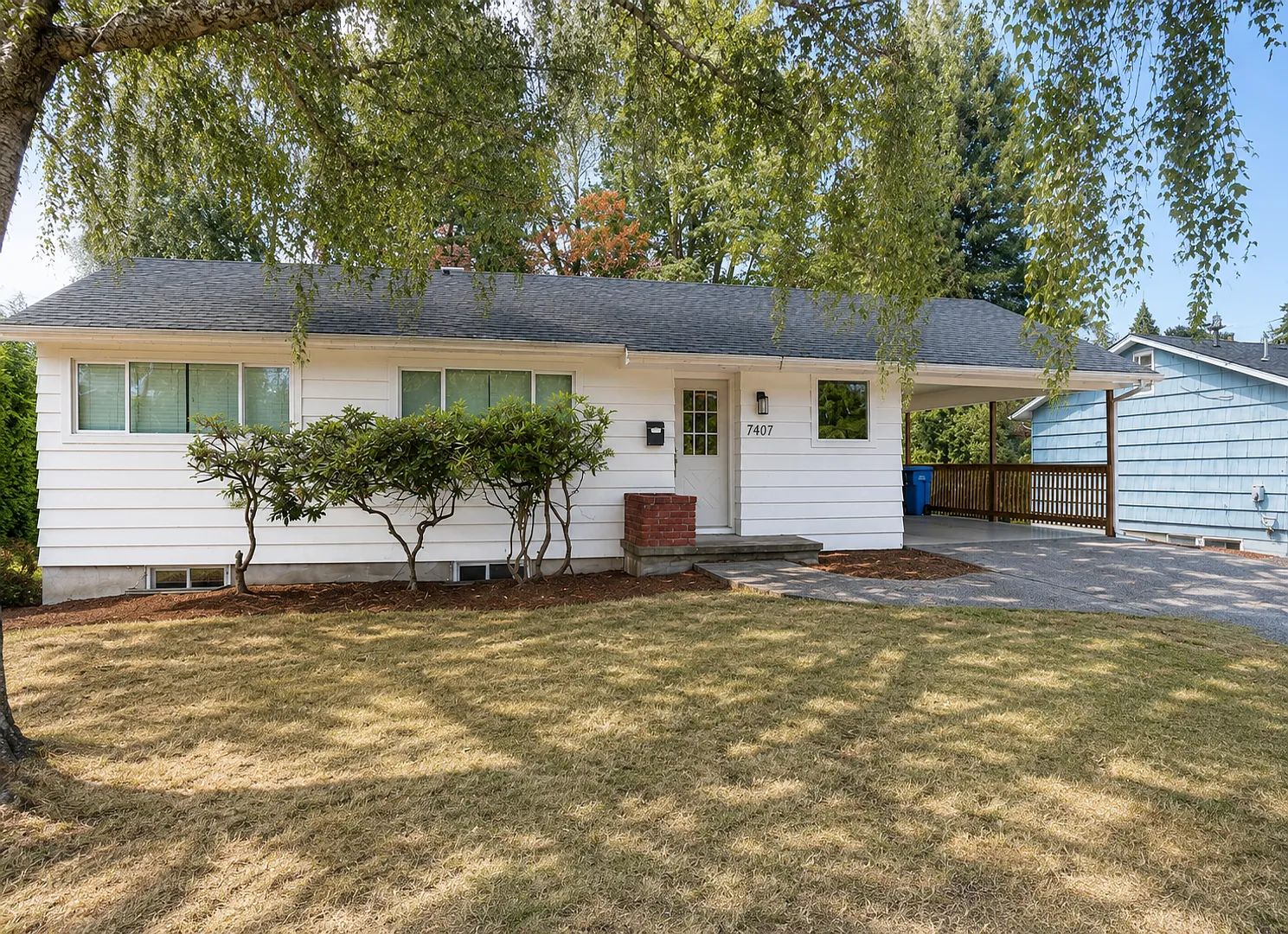 Freshly Remodeled 5bd/2.5bath Home w/ Daylight Basement in Heart of Multnomah Village — Photo 3