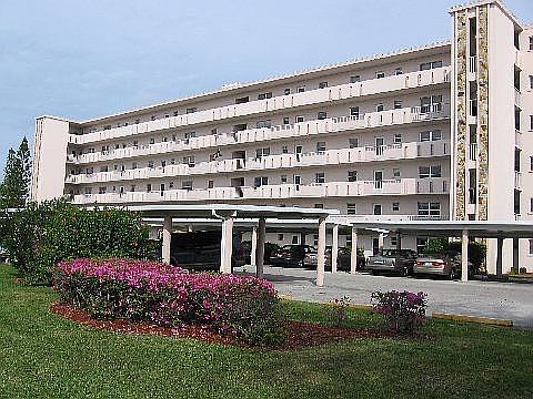 4240 Ironwood Cir APT 402A