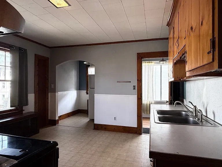 284 Quaker Ln S — Photo 10