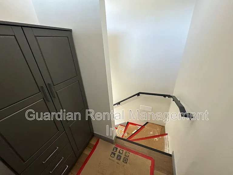 214 Windemere Ave S — Photo 5