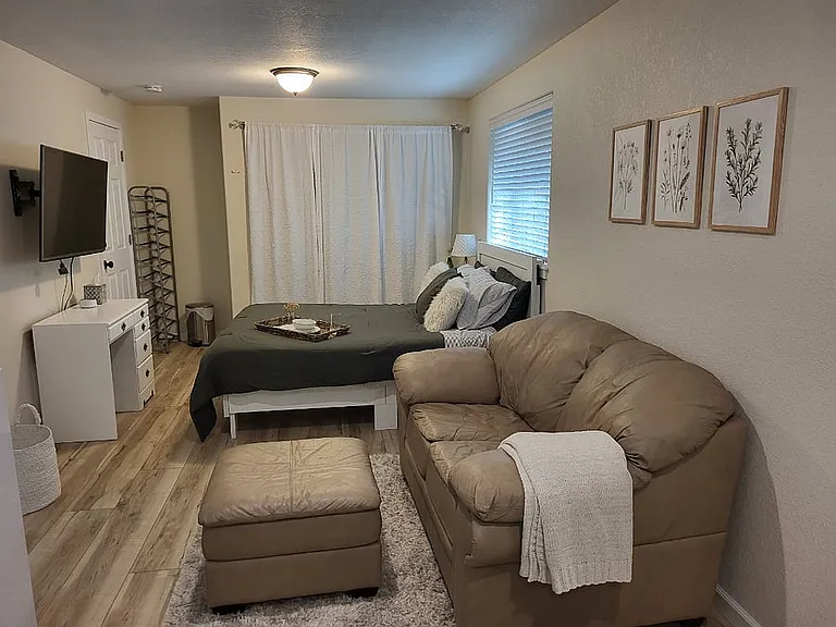 Willow Creek Ln — Photo 10