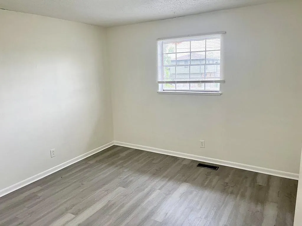 1800 Sanford Dr #4 — Photo 1