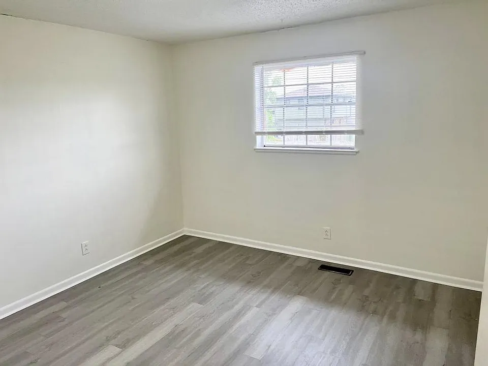 1800 Sanford Dr #4