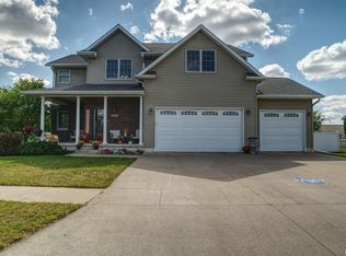 1917 11th St, Camanche, IA 52730