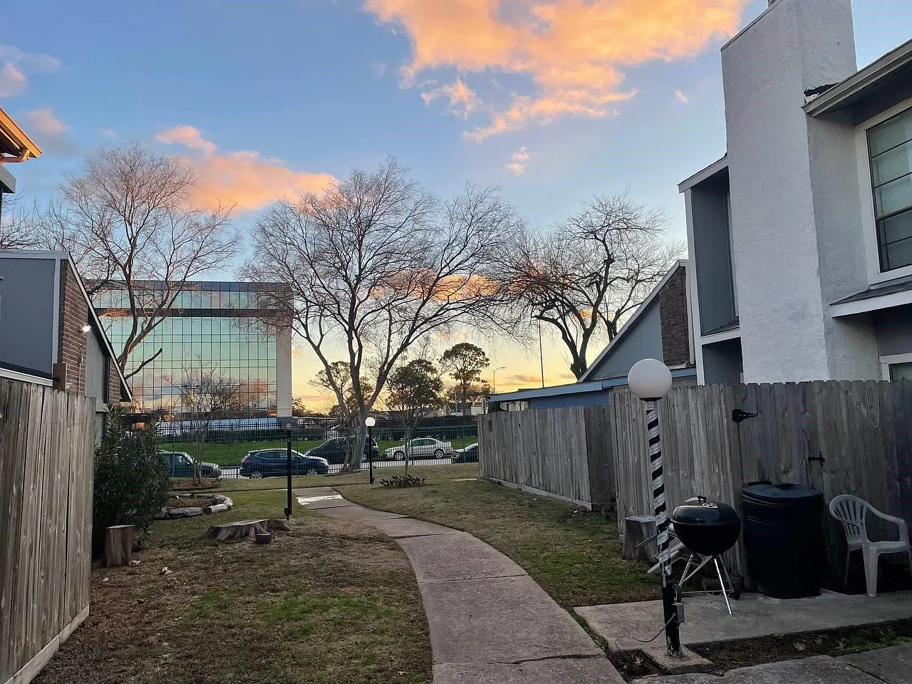 1 bed, 1.0 bath, 651 sqft, $800 — Photo 1