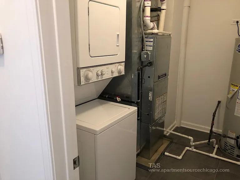932 W Dakin St #305 — Photo 6