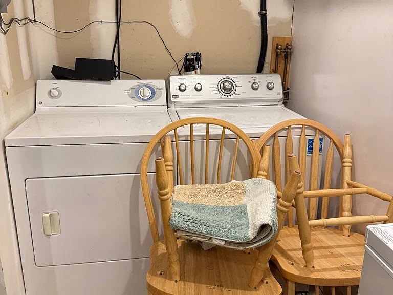 Lindsay St — Photo 8