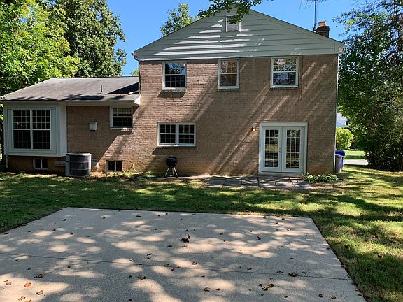 4th image of 9912 Derbyshire Ln
