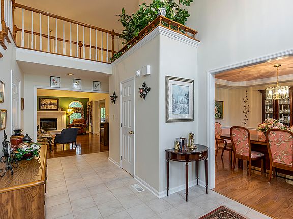 5th image of 3752 Broadmoor Dr
