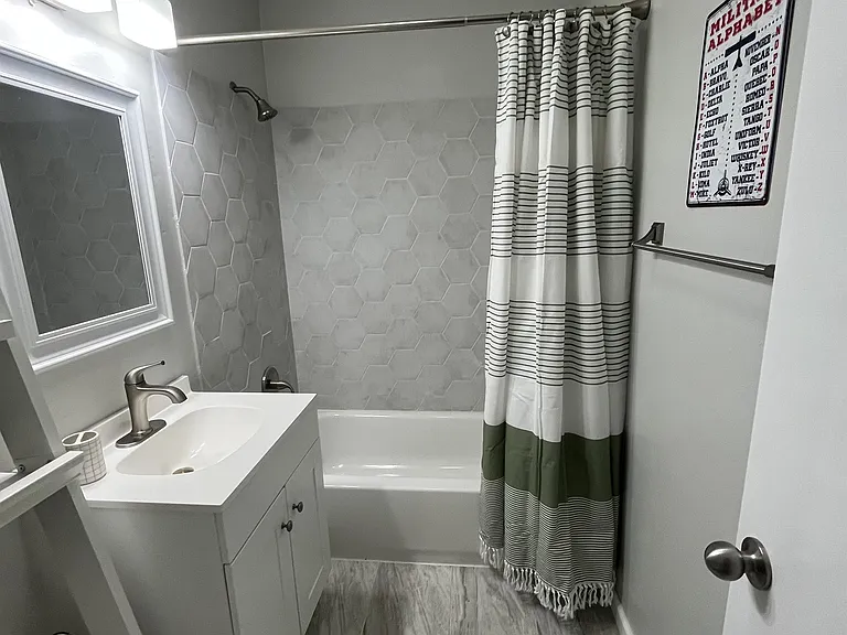 1115 NW Ozmun Ave #1 — Photo 5