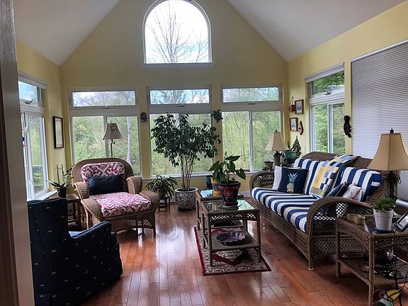 4th image of 554 Windrowe Dr