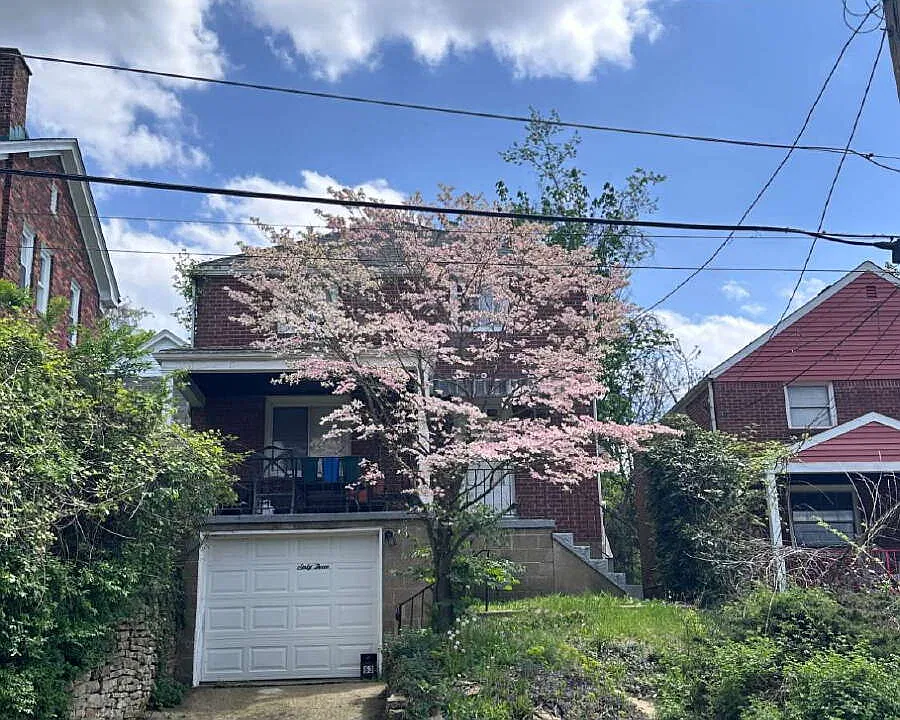 63 W Bellecrest Ave