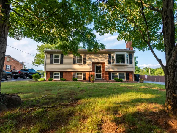 3074 Bandy Rd, Roanoke, VA 24014