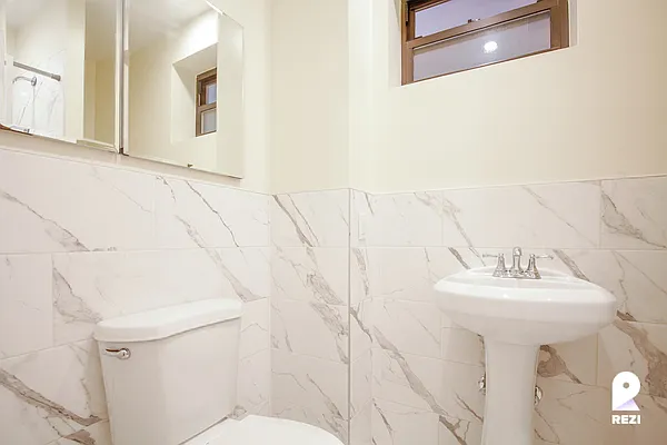 Rented by REZI | media 23