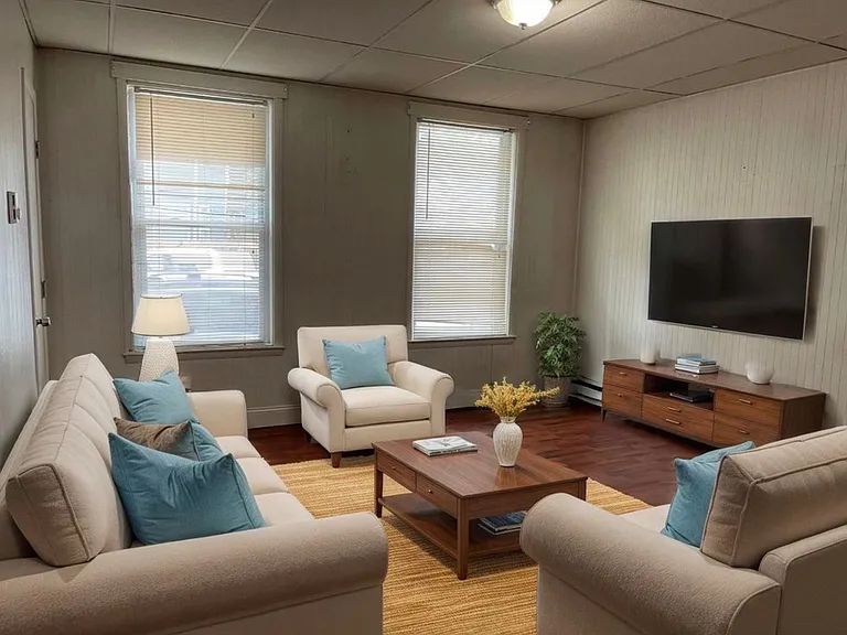 289 Chelsea St #1 — Photo 2