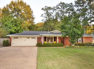 934 Elvis Presley Dr, Tupelo, MS 38804