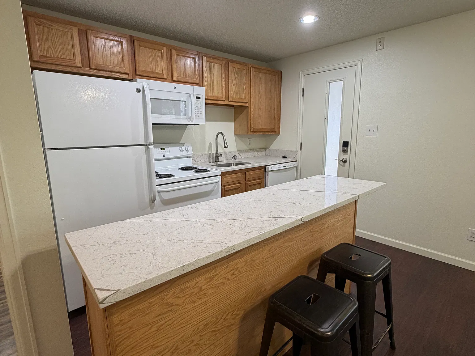 1 bed, $900 — Photo 2