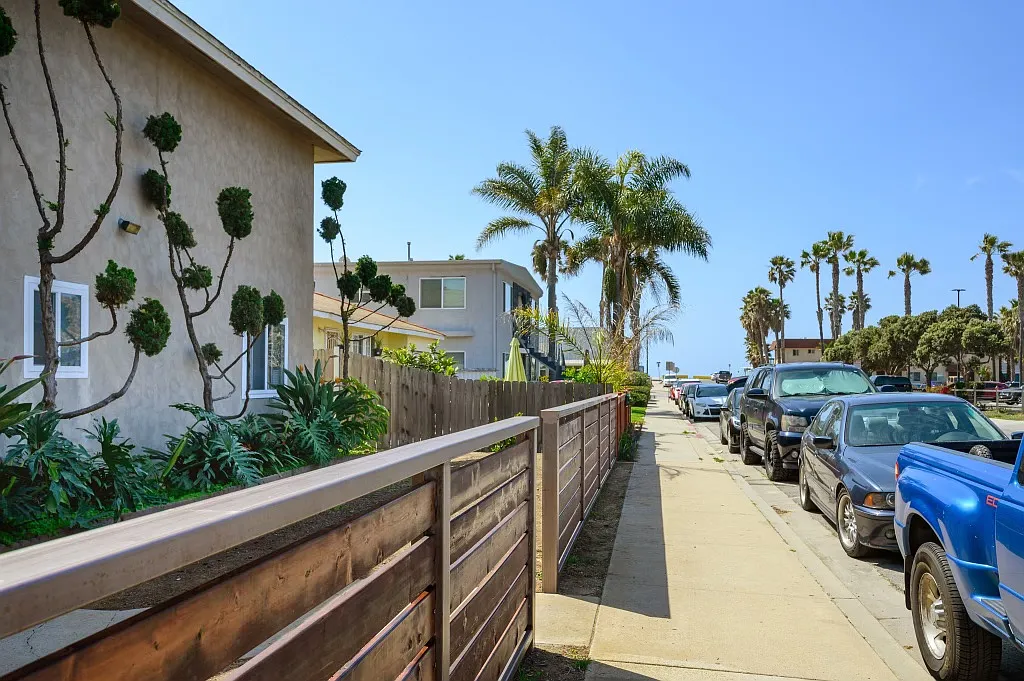 1 bed, 700 sqft, $1,999 — Photo 1