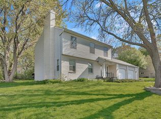 10709 Brunswick Cir, Bloomington, MN 55438