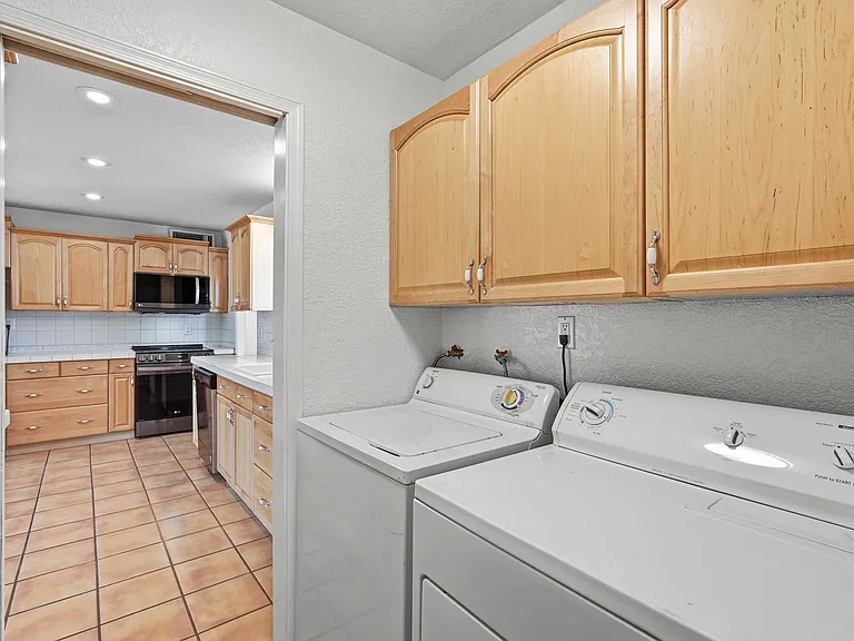 Laundry/Garage Entry