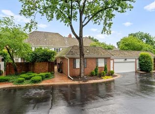 43 Compton Ct, Prairie Village, KS 66208