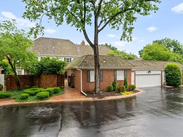 43 Compton Ct, Prairie Village, KS 66208
