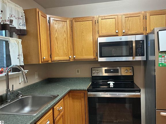 3rd image of 10215 E Madison Rd