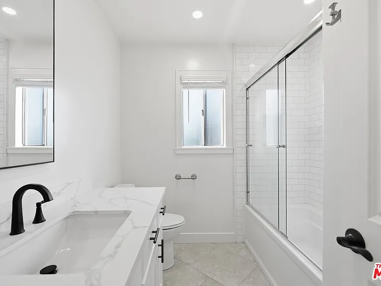 13025 Moorpark St #208 — Photo 9