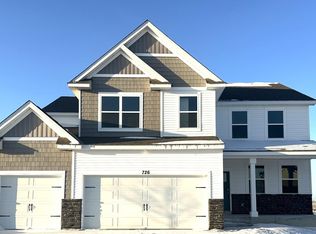 726 Winterberry Ln, Waconia, MN 55387