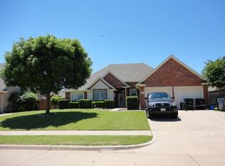 814 Meadow View Dr, Cleburne, TX 76033