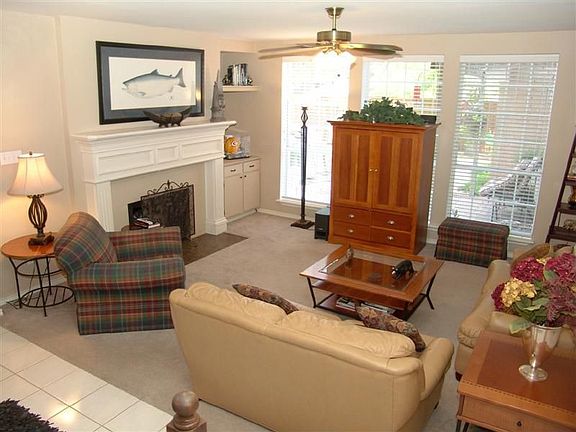 4th image of 3909 Montrose Dr