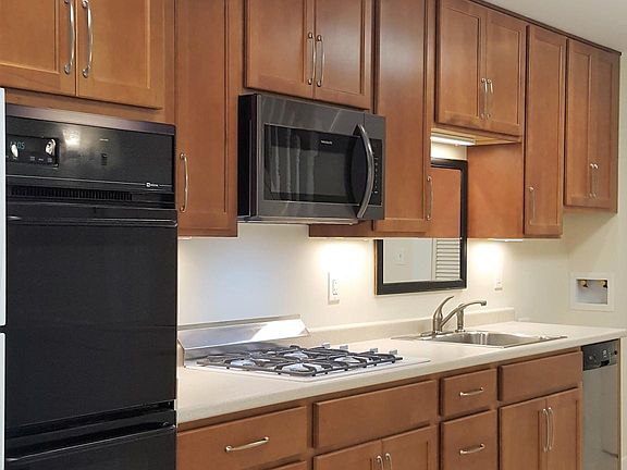 3rd image of 23 Poplar St