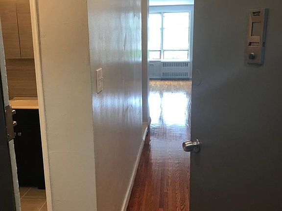 4th image of 2265 Olinville Ave