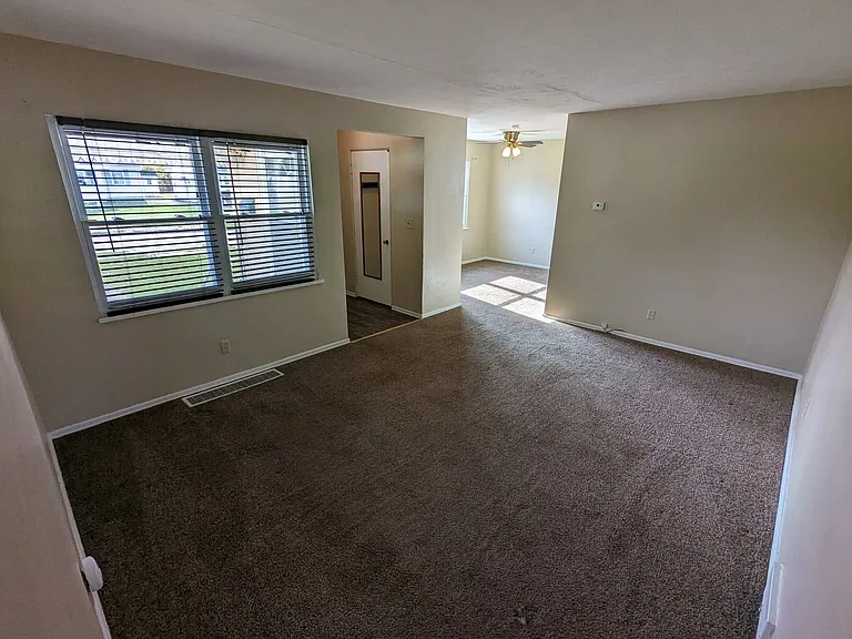 1712 W 12th St — Photo 2