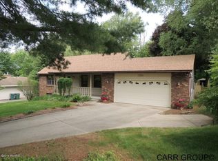 2633 Parkside Dr, Jenison, MI 49428