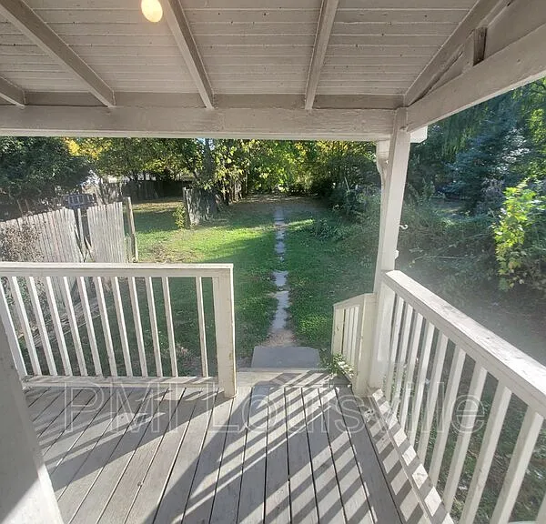 1522 Clara Ave — Photo 2