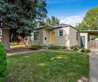 317 W Chester Dr — Photo 2