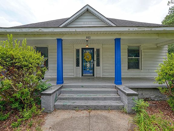 3rd image of 803 Saxon Ave