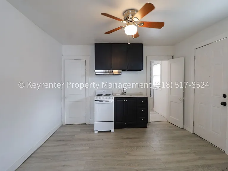 732 N Victor Ave — Photo 3