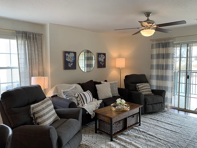 180 W Rockford Dr #H5 — Photo 2