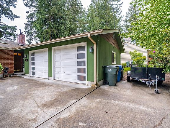 2nd image of 5205 Brentwood Dr SE