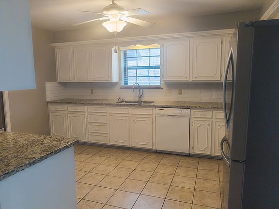 2nd image of 3829 Idylwood St