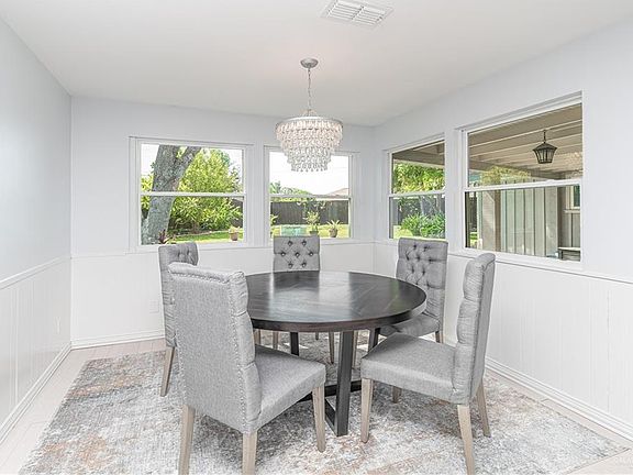 5th image of 408 S Rose Ellen Cir
