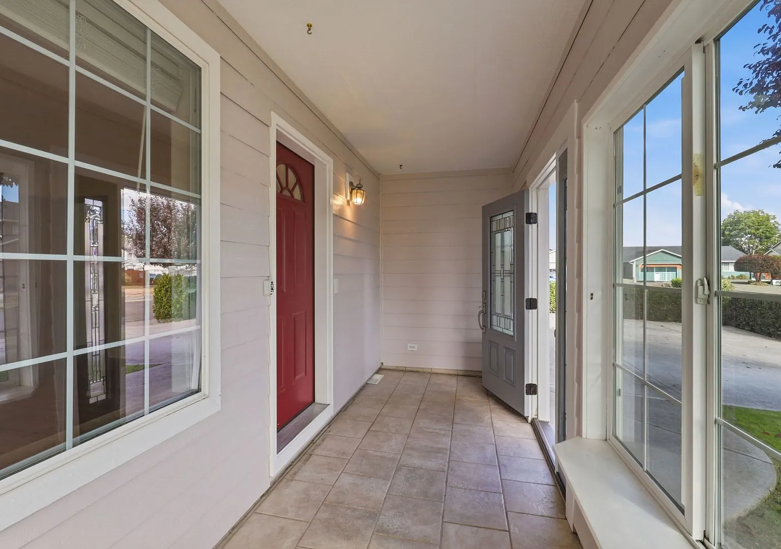 Newly Updated Stunning Home — Photo 3