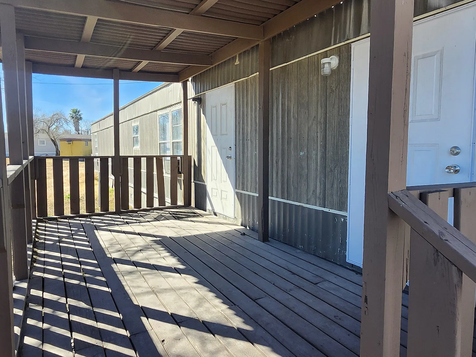 3 bed, 924 sqft, $899 — Photo 2