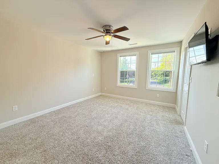 1036 10th Ave NE #26 — Photo 1