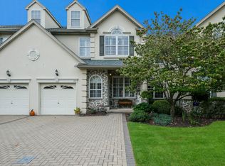 212 Old Farm Ln, Lansdale, PA 19446