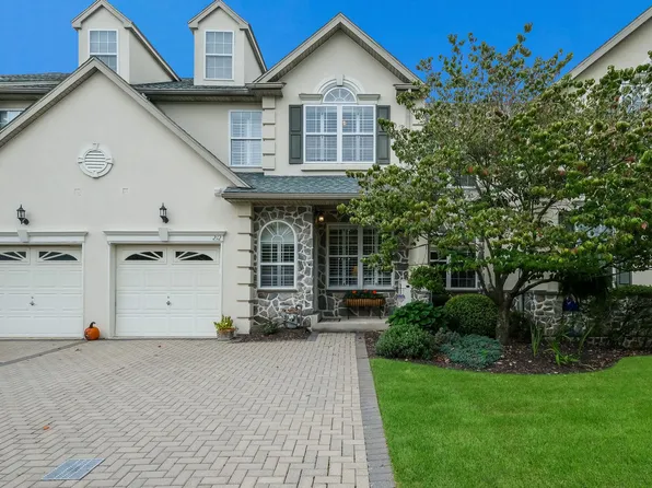 212 Old Farm Ln, Lansdale, PA 19446